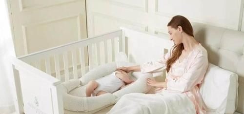 孩子|宝爸“左拥右抱”俩女儿睡午觉,镜头转到儿子后,宝妈立马急了