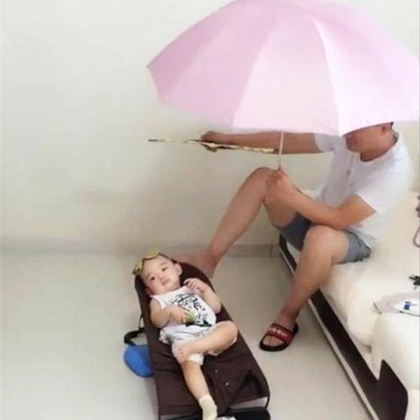 小丽|爸爸在家带孩子，为了不让孩子哭想了个妙招，妈妈回来看到笑喷了