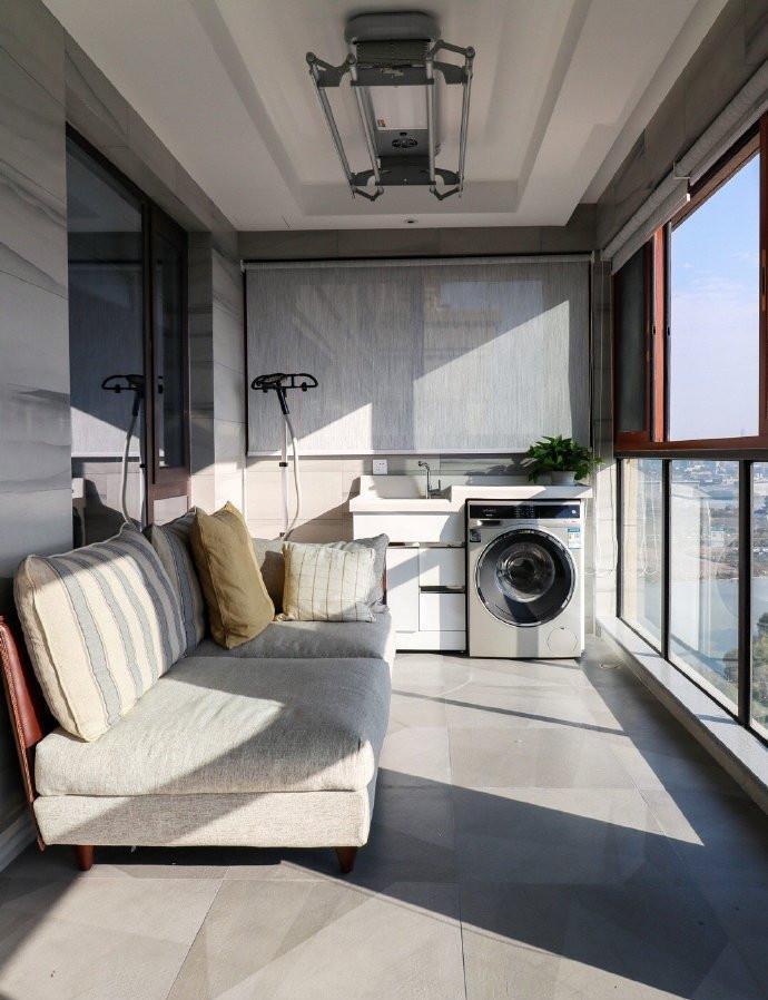 漂亮|100平米两居室,全屋简洁大方又通透,沙发墙这样装,实在漂亮