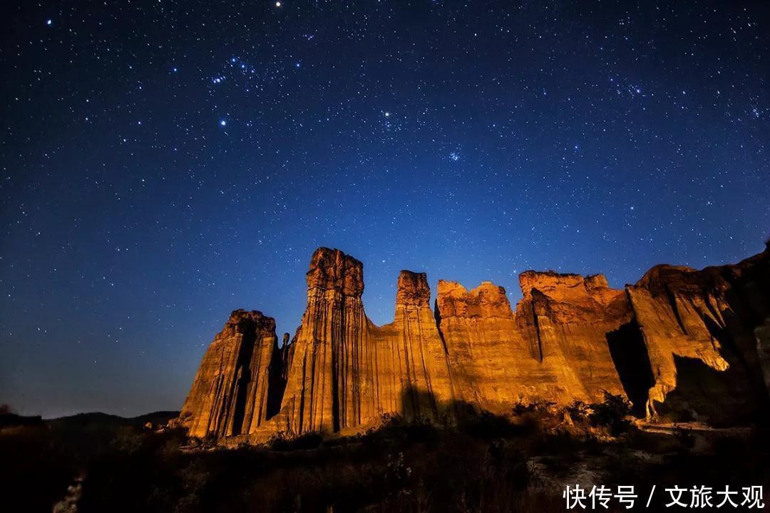 简直|组图！云南楚雄元谋土林的星空、银河，简直绝了