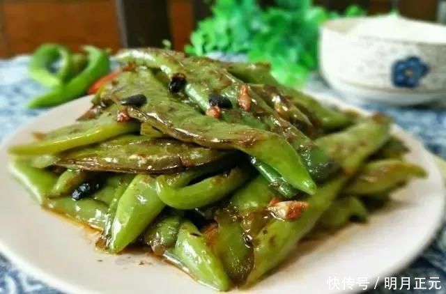 做虎皮青椒,最忌直接用油炸多做1步,个个起虎皮,焦香又入味