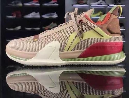 盘点识货篮球鞋销量前三名,黑马居然是它。