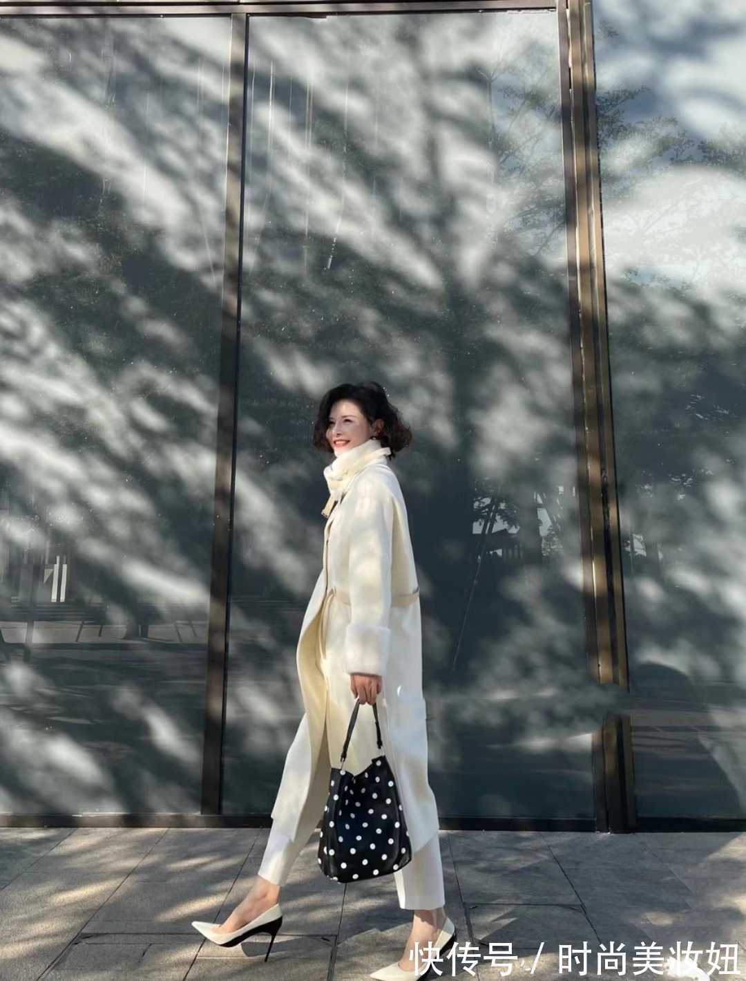 和谐感|冬天最不能缺的就是“白色大衣”,不挑人又显气质,太好看了