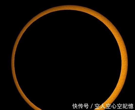 当火星的卫星下降的时候我们的月球为什么会渐渐远离?