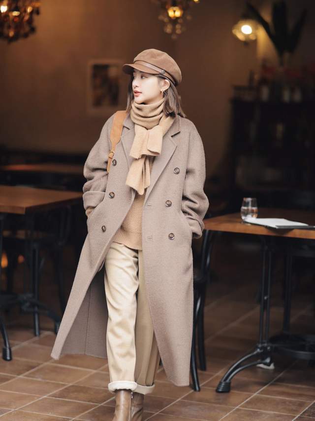 小姐姐 秋冬有哪些高级穿搭?还是大衣搭配半身裙或长裤够拉风,又飒又美