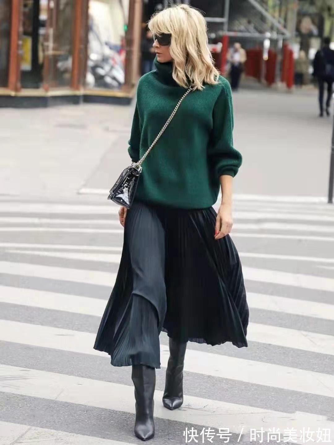 紧身裤|上了年纪的女人,毛衣想穿得有气质,要懂这4个技巧,高级又洋气