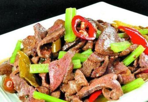 美食精选：腐竹焖牛腩，红烧带鱼，烧鸡翅，酸辣炒猪肝的做法
