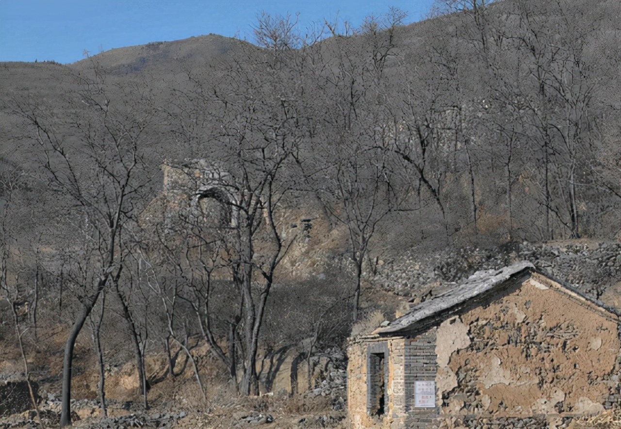 过街楼@万佛堂有个过街楼,写着“誓永不分爨”,为何这观念在当代是错的
