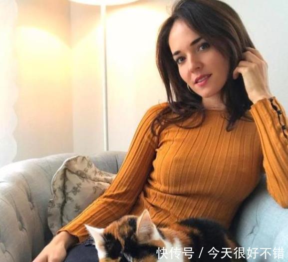 模特|德国33岁内衣模特，身材完美迷人，吸引眼球