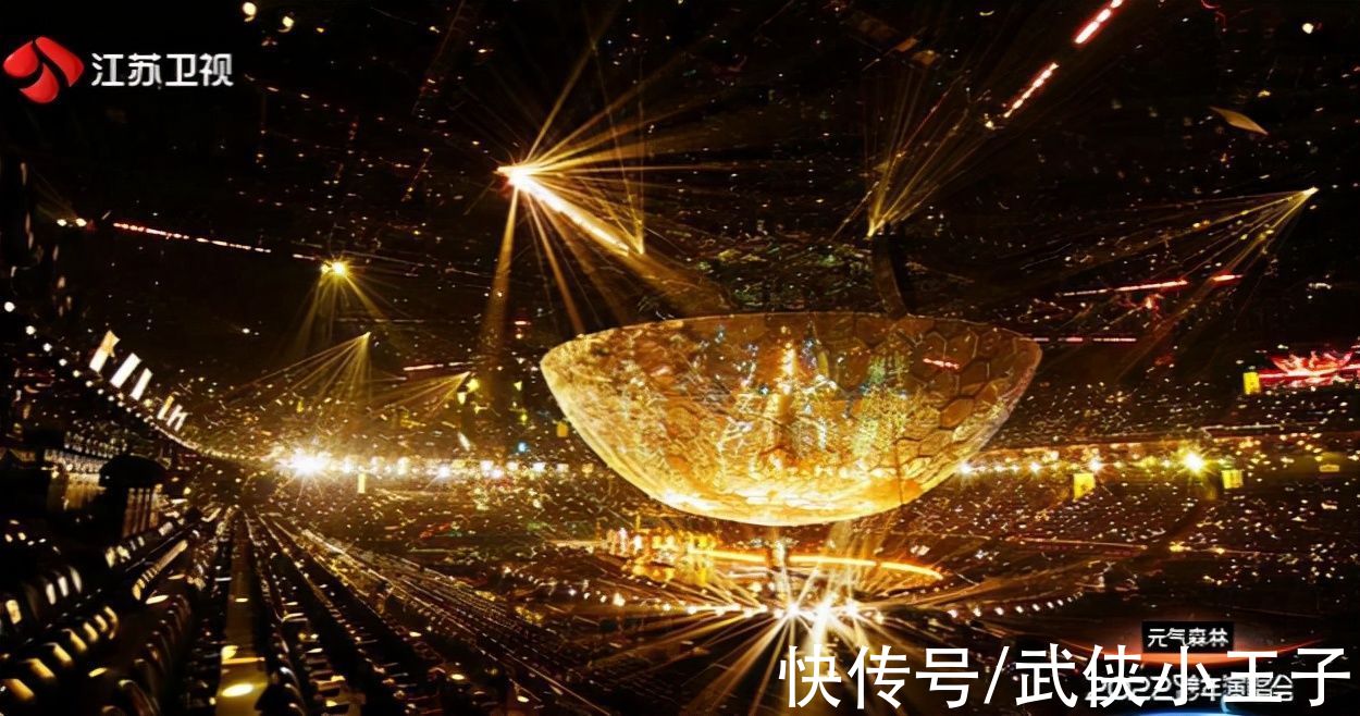 蔡徐坤不止颜值能打？在江苏卫视跨晚，又被网友挖到一惊艳细节