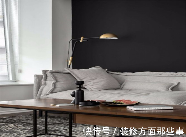 现代|80平黑白灰现代北欧风,黑色床头柜质感满满