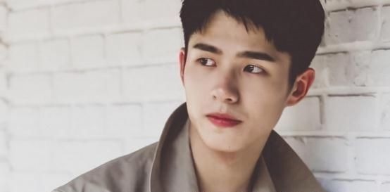 影视作品|明星近视不戴眼镜时虞书欣扯眼皮,看到肖战按电梯我笑了