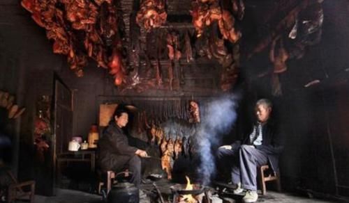 五花肉|农村才能做烟熏肉？学会这招，城里也能熏，味道更香，放1年不坏