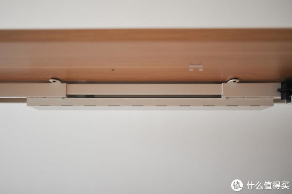 螺丝|家居改造：用电动升降桌打造我的居家办公小角落