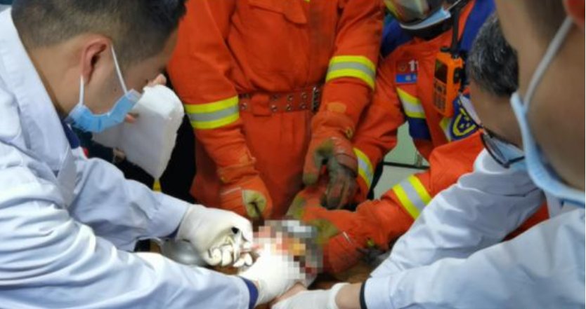 医务人员|遵义一女子手被卷入绞肉机，消防员与医生联手施救