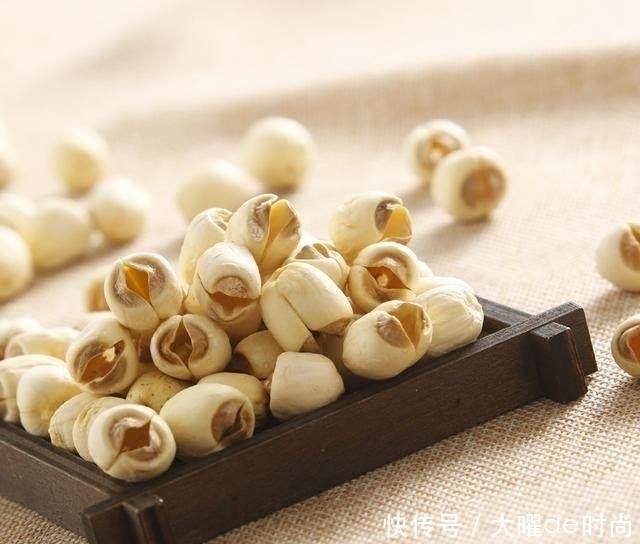 黑木耳|这5种食物虽然长得丑,女人每天吃一点,排出毒素更显年轻态