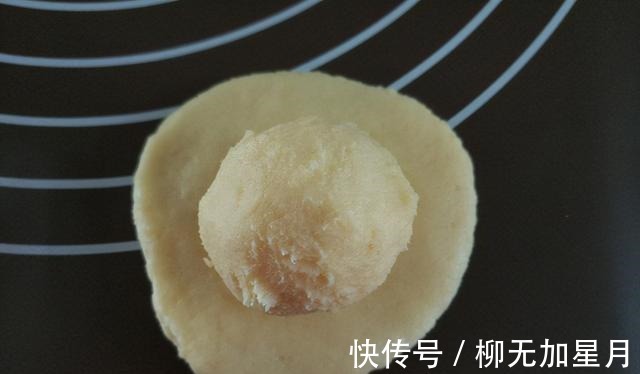 豆沙油酥饼|豆沙油酥饼的做法，甜而不腻，酥脆掉渣，营养美味，一口一个！