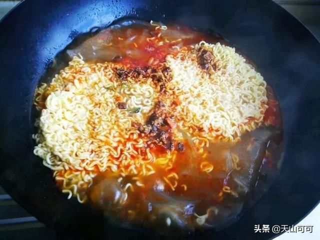 调味品|你煮方便面是先放料还是先放面？哪种方法煮更好吃