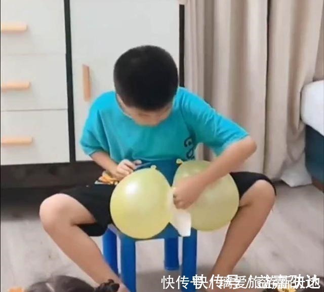 幼儿园|“操心哥哥”火了,3个妹妹即将上幼儿园,哥哥提前传授实用技能