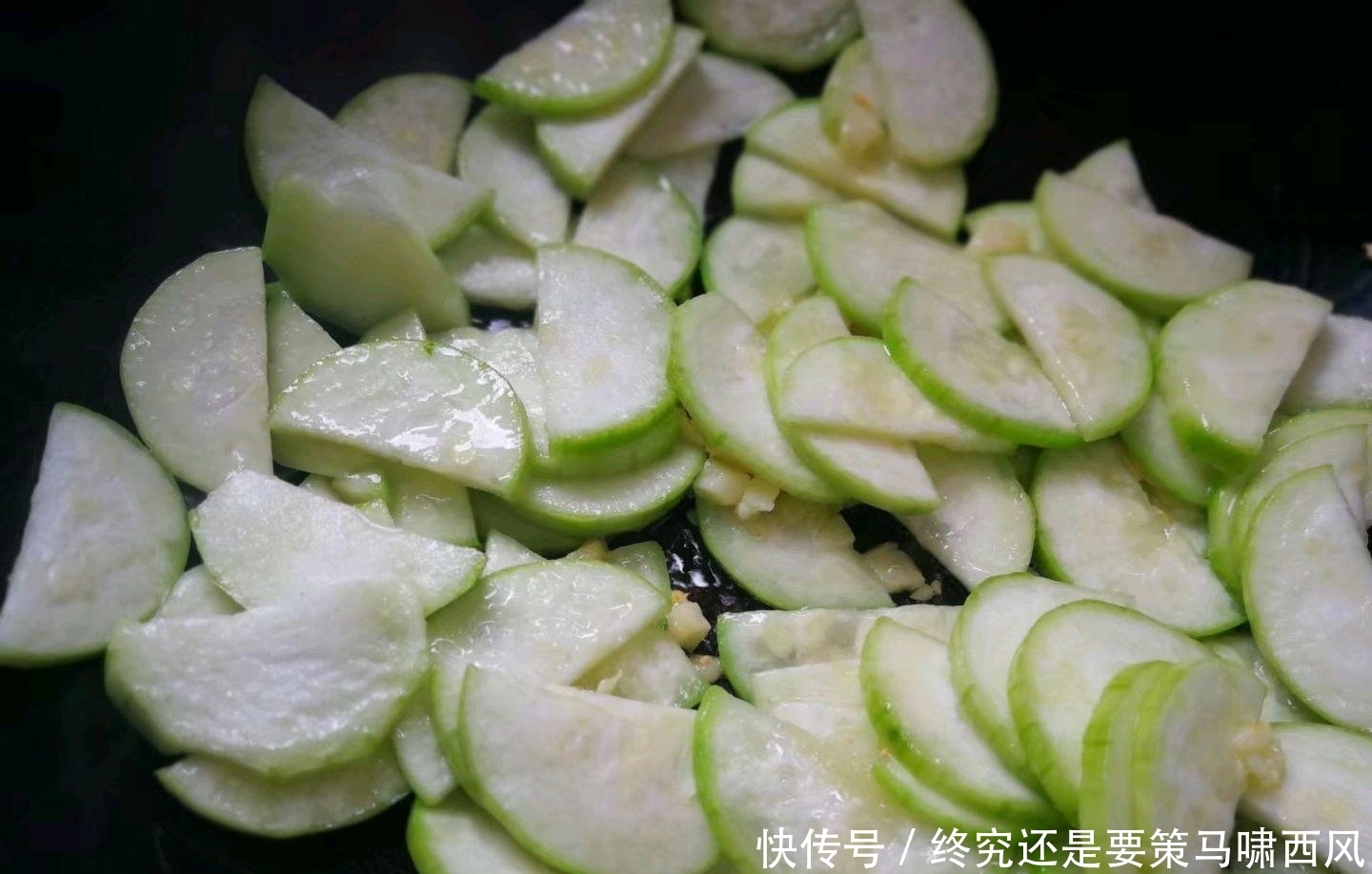 一根丝瓜,两个鸡蛋,下锅简单炒一炒,家人吃不够