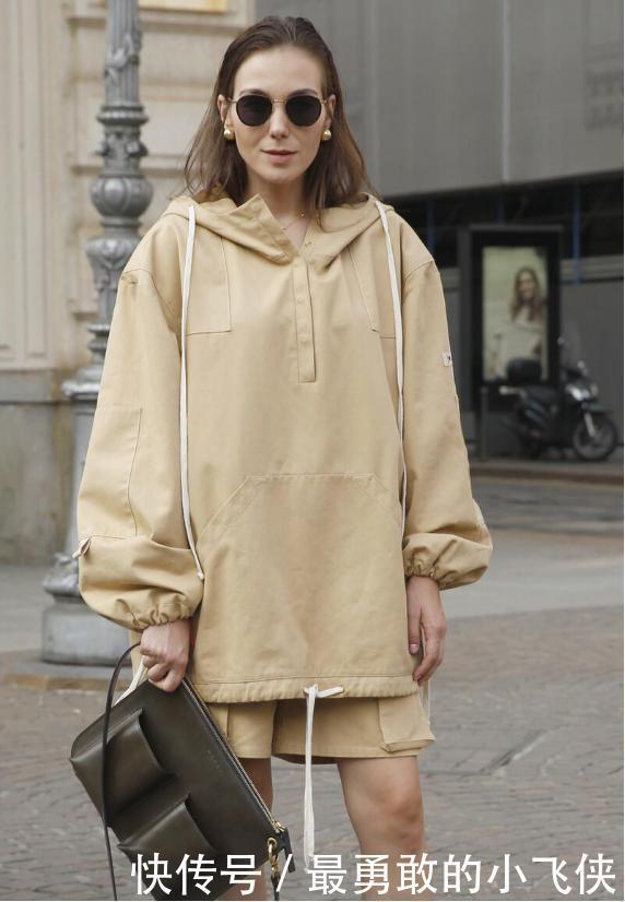 今年秋天流行穿“防风卫衣”，时髦又保暖，教你挑对颜色不踩雷