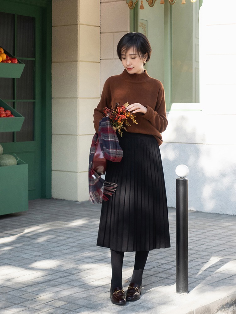 针织衫 果然!40岁女人还是穿针织衫最美,配半身裙魅力十足