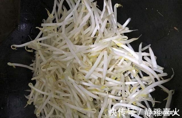 清炒绿豆芽,直接下锅炒大错特错,掌握技巧,豆芽清脆鲜嫩更可口