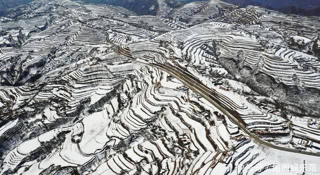 甘肃临夏：雪霁梯田