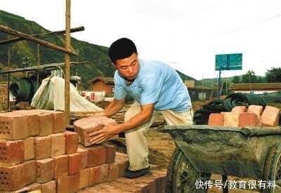 粪苦|读书苦还是挑粪苦？父亲教育方式很特别，引网友点赞