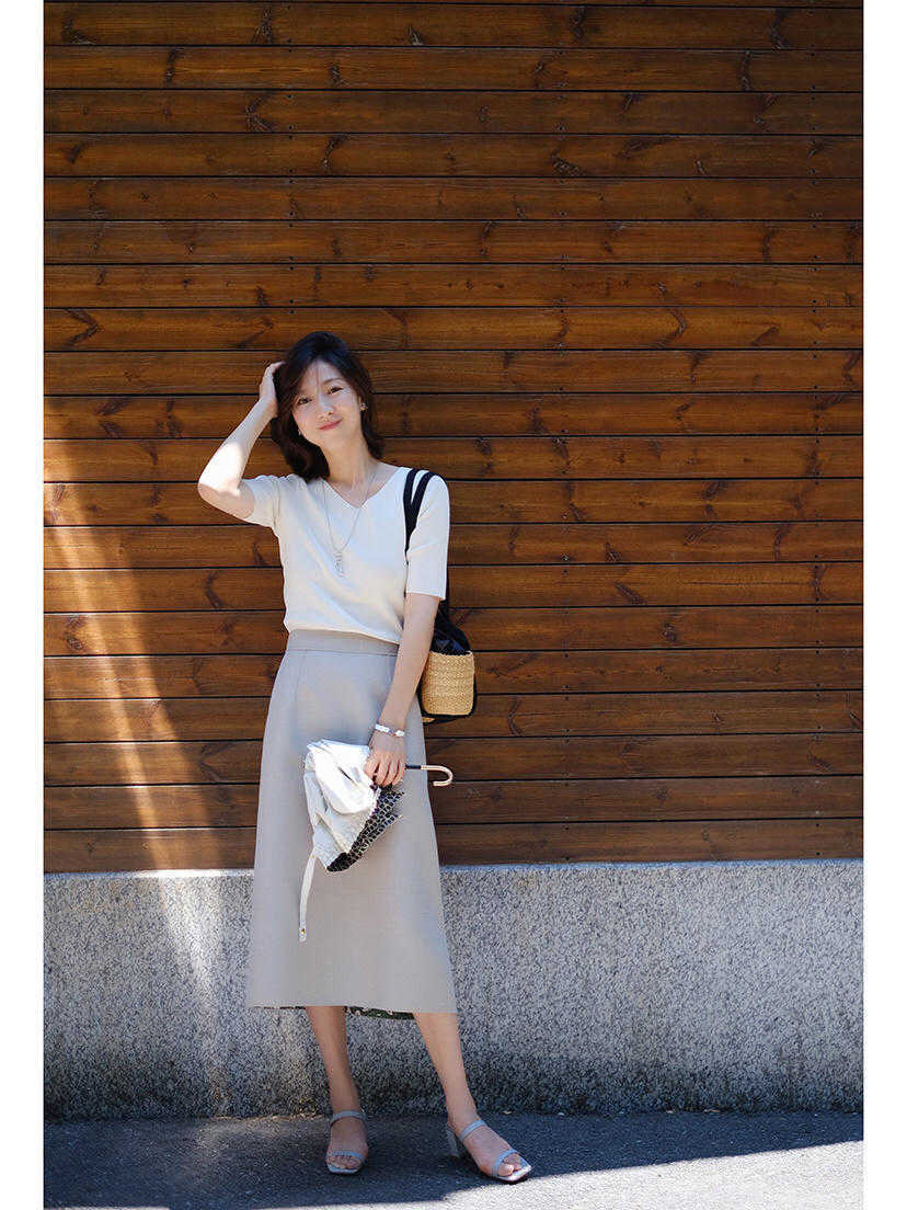 级别|堪称教科书级别的搭配,减龄又气质,40+的最佳搭配了