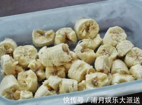 夏天特有的味道!这些水果放在冰箱里冻一冻,美味又解暑!