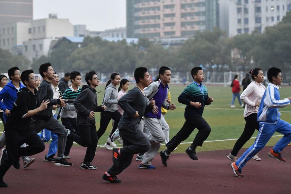 数理化|体育课重要？看一所不重数理化重体育学校，毕业30年学生的人生