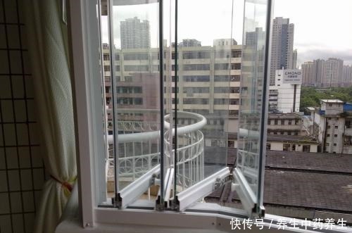 铝合金窗|封阳台不要傻傻用铝合金窗了,聪明人更爱装这种代替,后悔才发现!