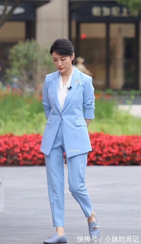 西服套装|周涛才是真女神!53岁穿青色渐变礼裙气质倾城,冠绝一众女星