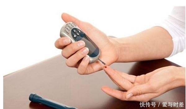 番茄|糖尿病有两种水果不能吃，反之，吃两种水果、记住四点可降血糖