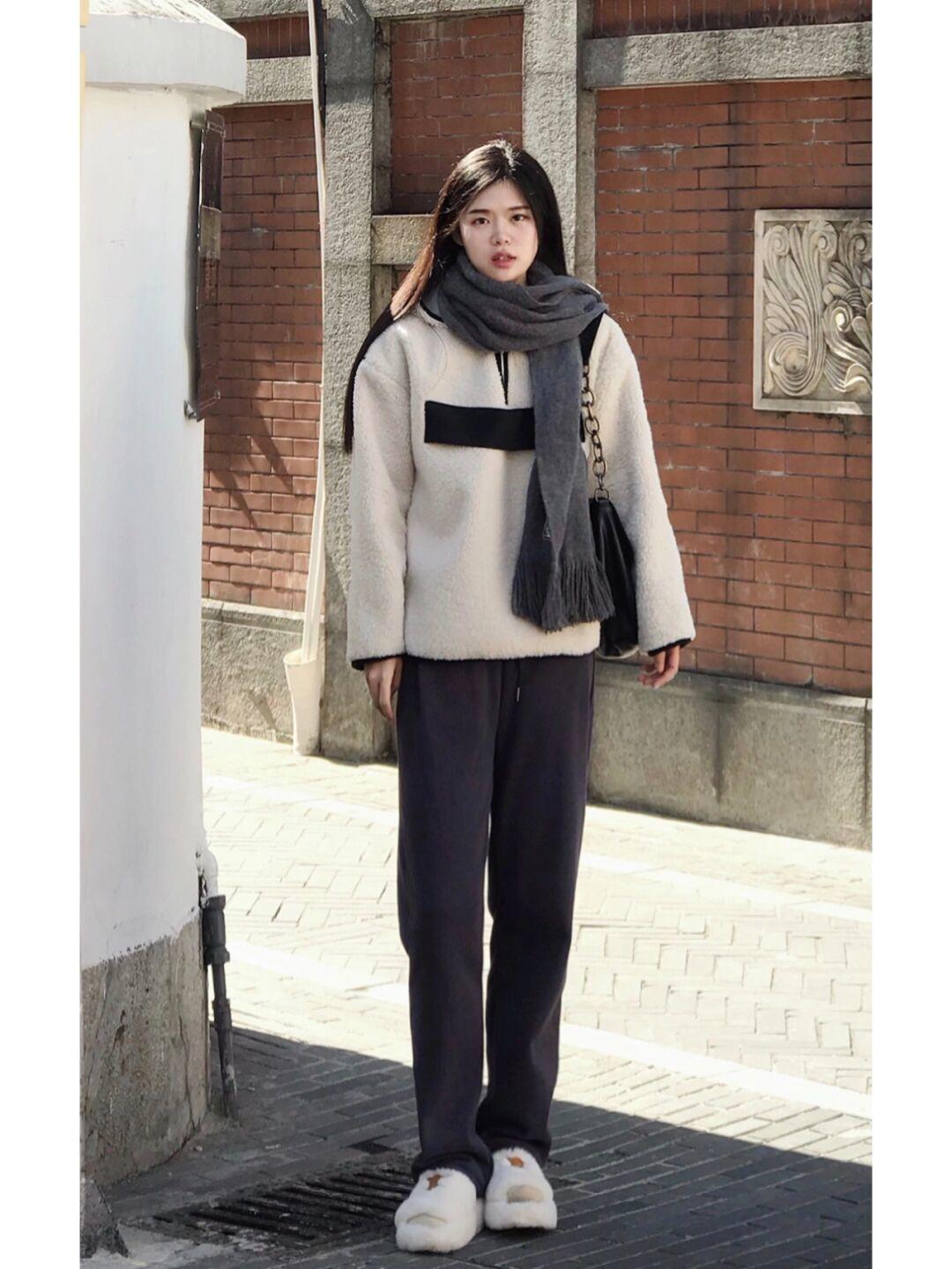 毛衣|圣诞节穿什么?我都为你搭配好了,红色毛衣+格子半身裙,浓浓的氛围感!