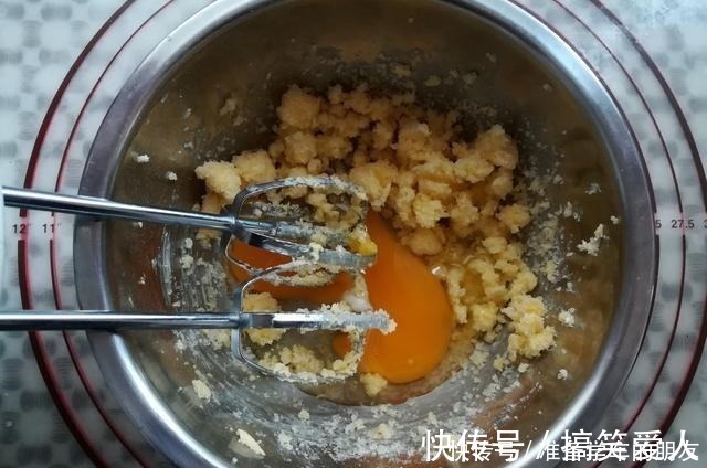 椰蓉|孩子隔三差五就馋这点心，咬一口满嘴香，一次做30个不够吃