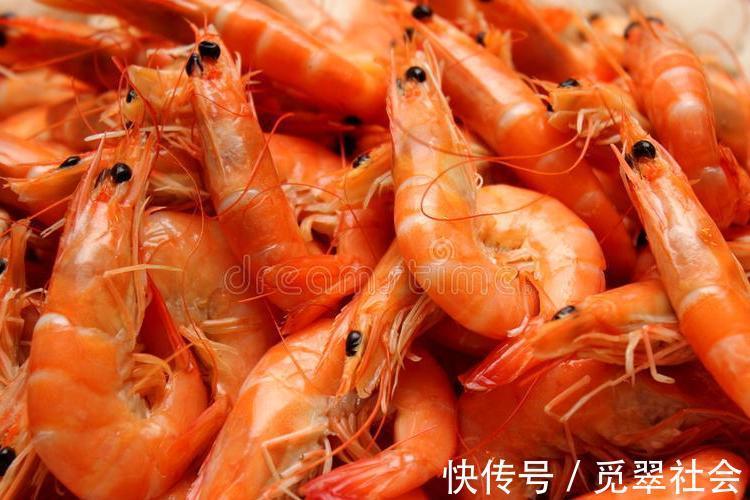 鲜虾|鲜虾,别再用水煮或上锅蒸了,沿海人民教你一招,大虾鲜味不流失