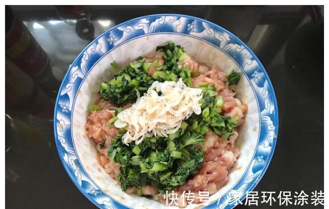 夏天|夏天,就爱用这馅包馄饨,汤鲜肉嫩,每次2斤馄饨不够吃