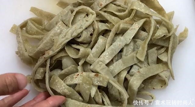 口感|一碗大米,一碗绿豆,筷子搅一搅,口感劲道,一人一盘不够吃