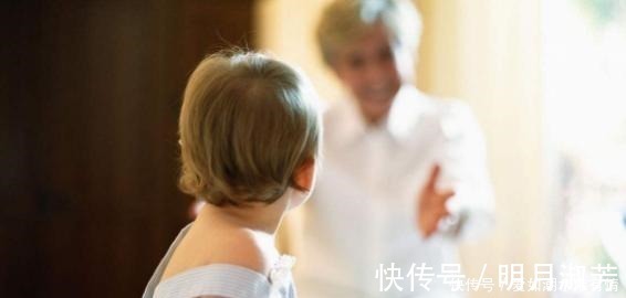 家长|宝宝发育是否达标一岁内宝宝大运动发育表来了,家长快来对照下