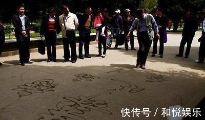 印刷体!65岁老人挑战邵岩,苦练“射墨”25年,一根针管射出标准印刷体