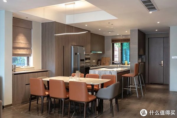 客厅|沙发往前挪0.5米,客厅装成图书馆,这就是最好的“学区房”