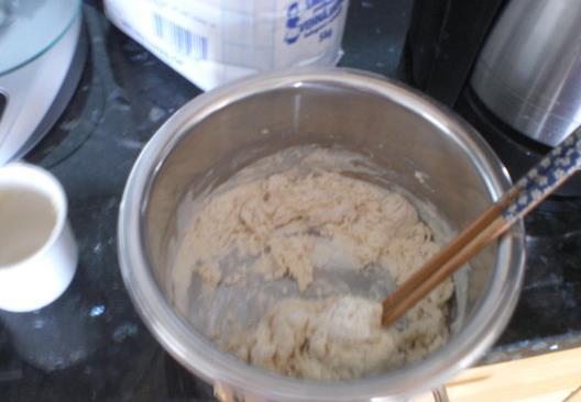 保鲜膜|蒸馒头别只加酵母了！再加这2样，半小时发满盆，馒头香软蓬松！