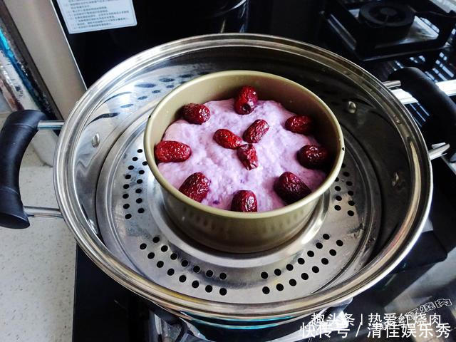 做成|紫薯别总蒸着吃了,加点面粉做成大发糕,蓬松暄软比蛋糕都好吃