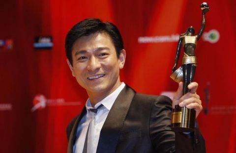 中国女排|无嘉宾、无观众的华鼎奖低调开幕，刘德华夺得影帝，巩俐封后