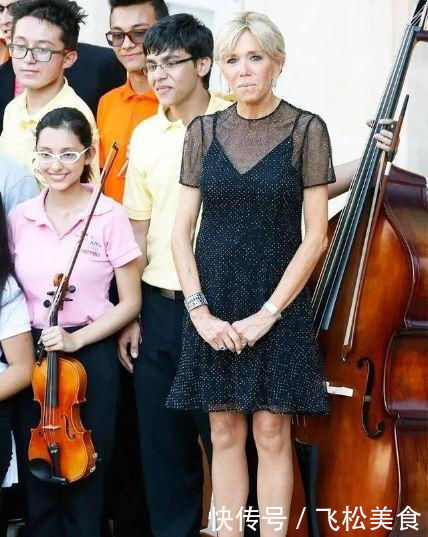 撒娇|布丽吉特整容后更自信同马克龙出游亲密似挂件,撒起娇来齁甜蜜