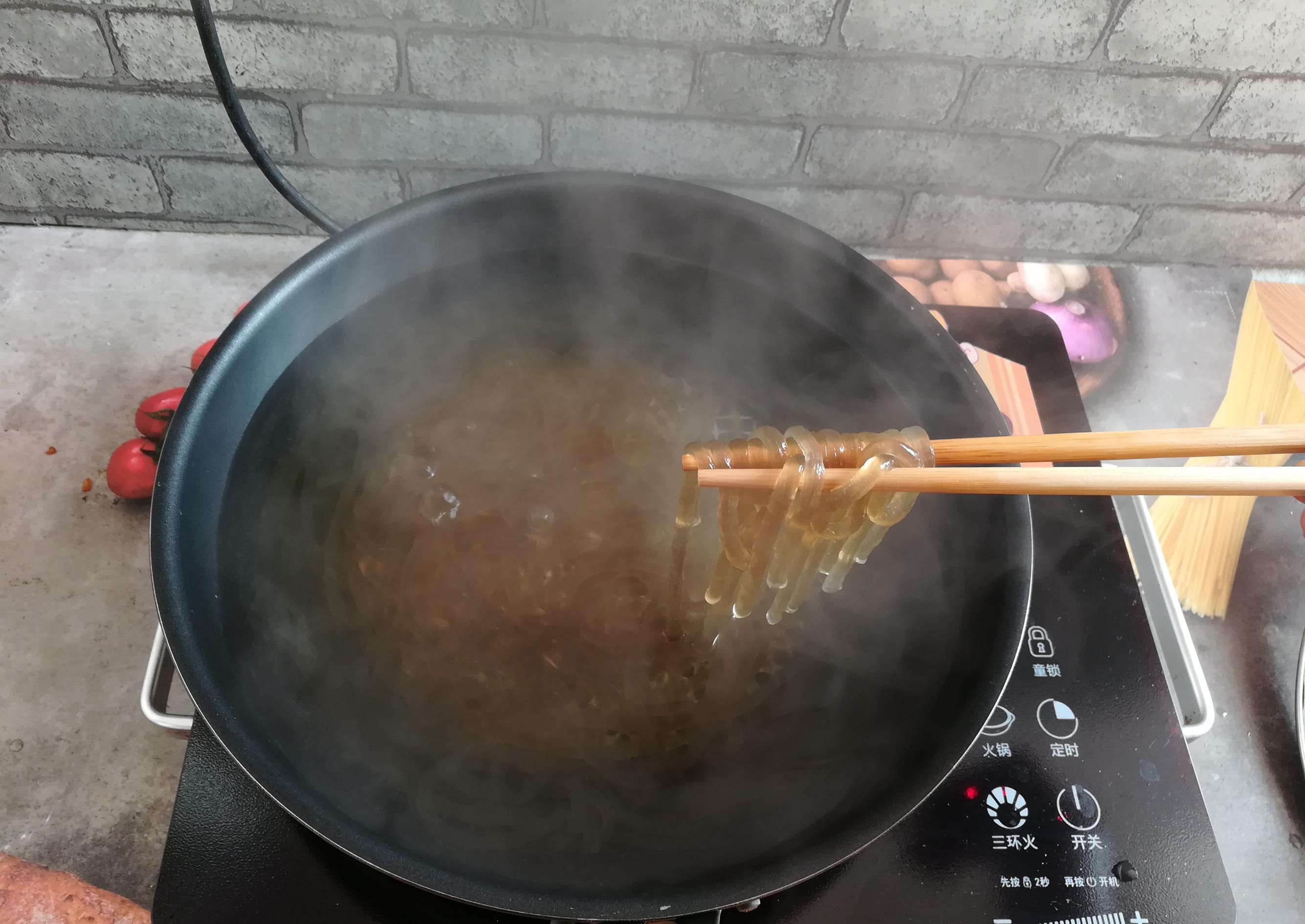 凉拌红薯粉|天气热没胃口，吃点它，当饭又当菜，能减肥还不会饿着肚子