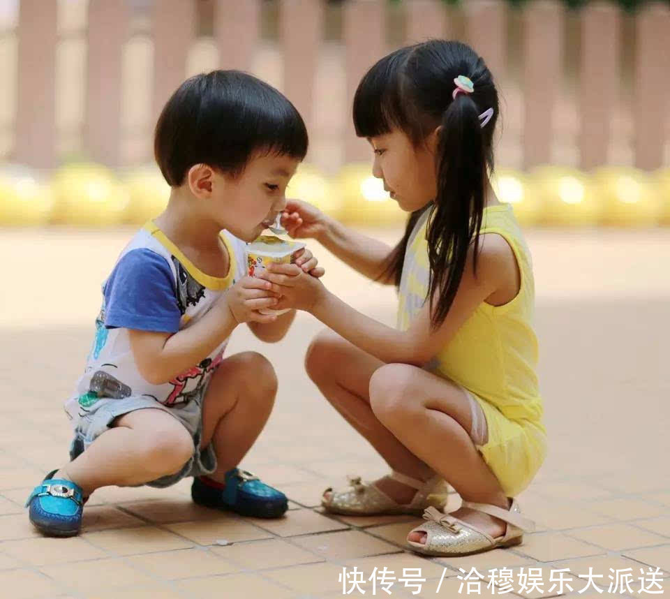 家有儿女|仨儿子不好好穿鞋,宝妈一旁无可奈何,“霸气”姐姐出场画风秒变