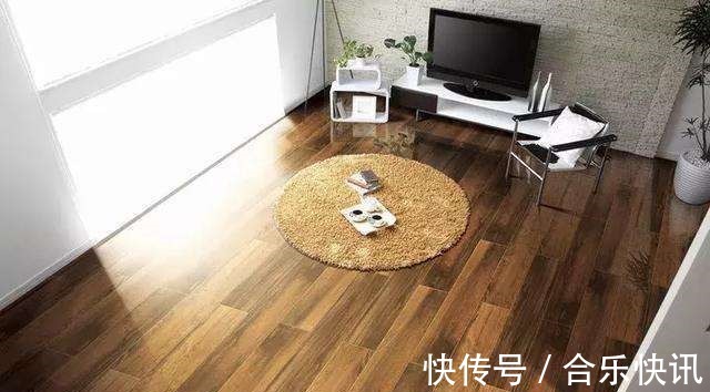 肉眼看|家里不要傻傻铺木地板了,有钱人更爱铺这种地板,省钱实用又好看